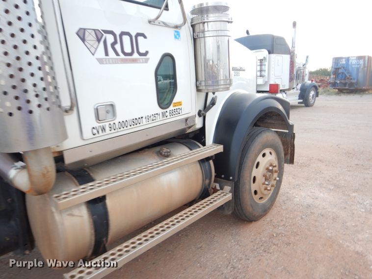 image for item DG0223 2010 Western Star 4900FA semi truck