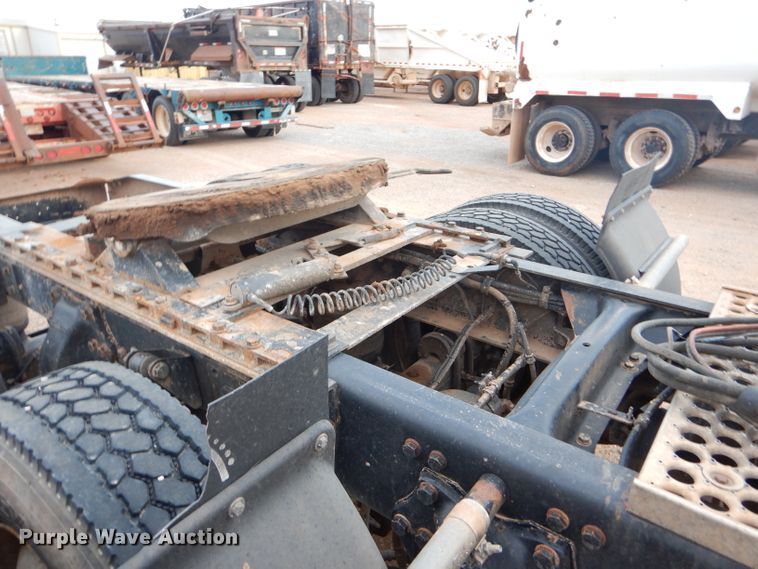 image for item DG0223 2010 Western Star 4900FA semi truck