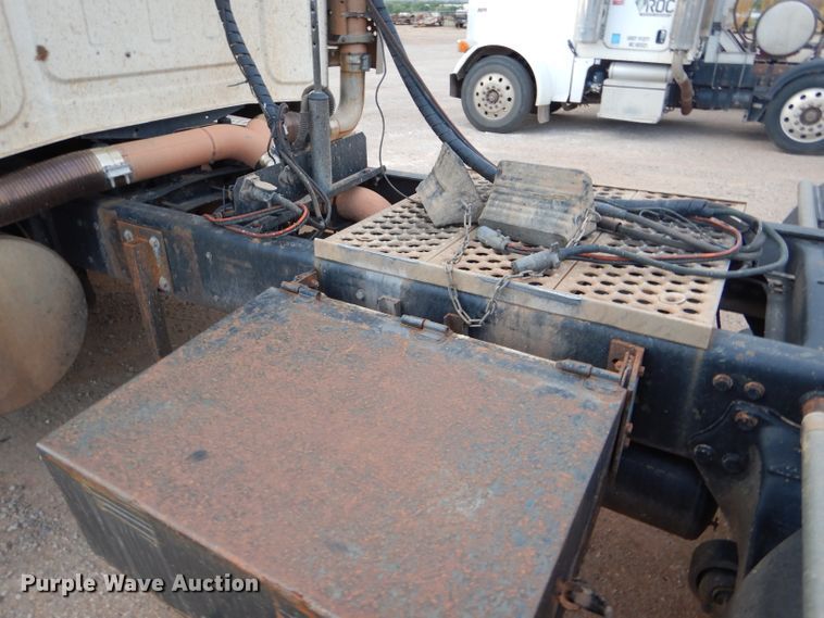 image for item DG0223 2010 Western Star 4900FA semi truck