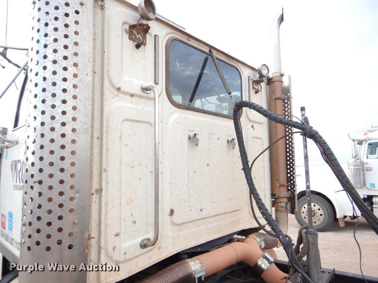 image for item DG0223 2010 Western Star 4900FA semi truck