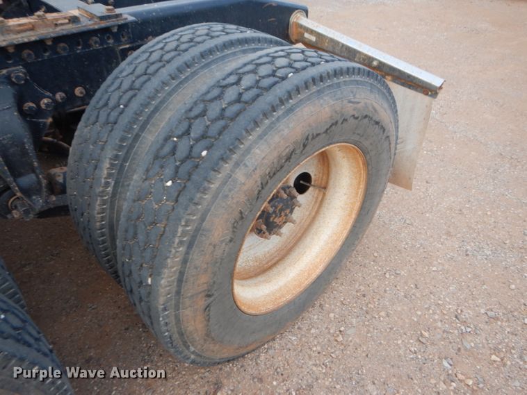 image for item DG0223 2010 Western Star 4900FA semi truck