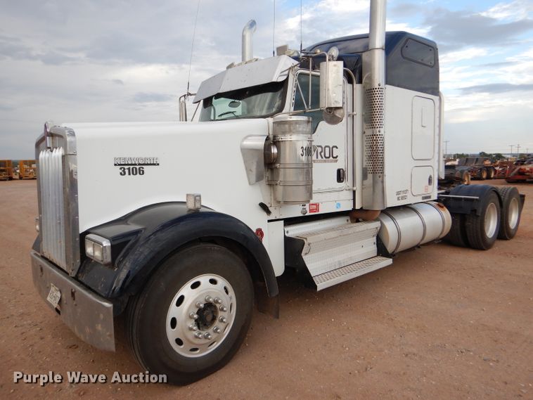 image for item DG0224 2008 Kenworth W900 semi truck