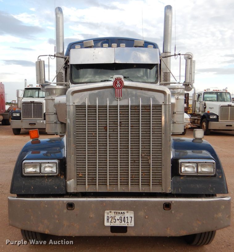 image for item DG0224 2008 Kenworth W900 semi truck