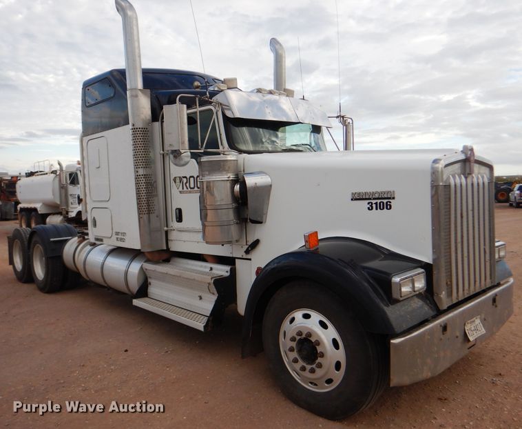 image for item DG0224 2008 Kenworth W900 semi truck