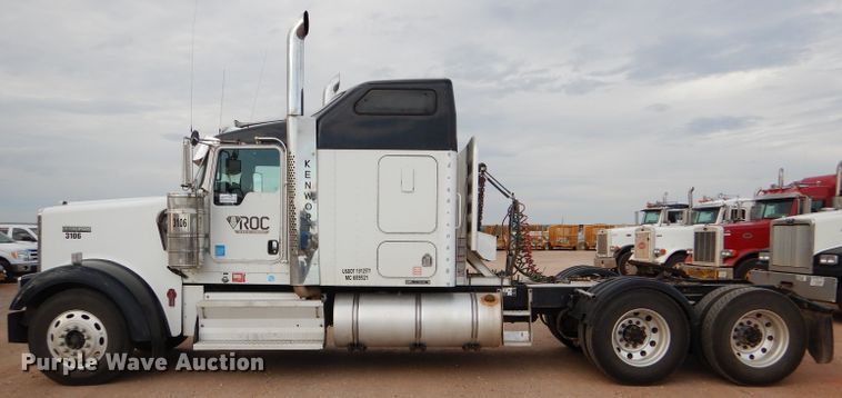 image for item DG0224 2008 Kenworth W900 semi truck