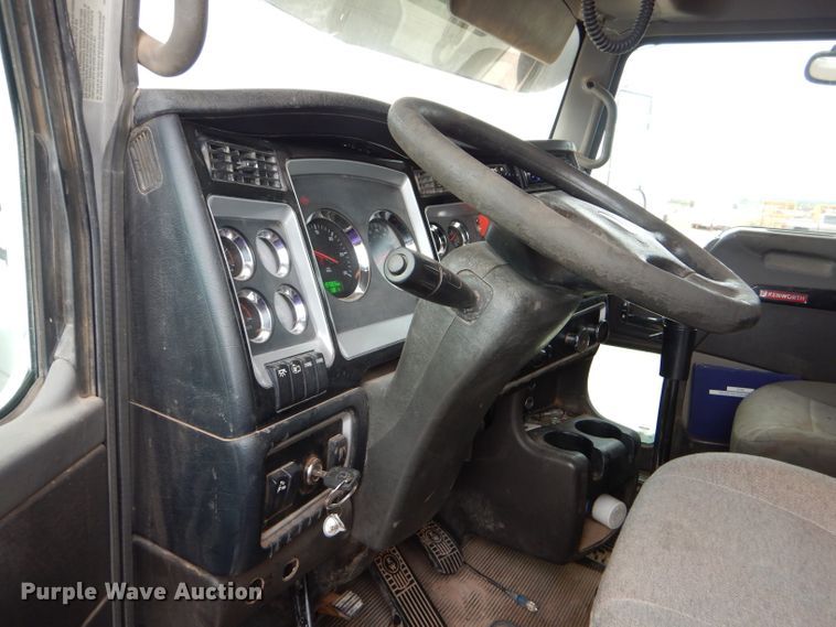 image for item DG0224 2008 Kenworth W900 semi truck