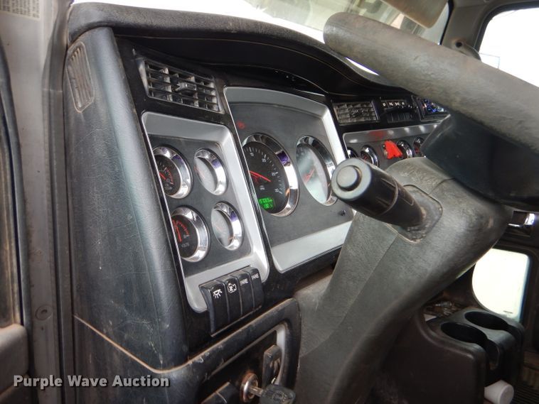 image for item DG0224 2008 Kenworth W900 semi truck