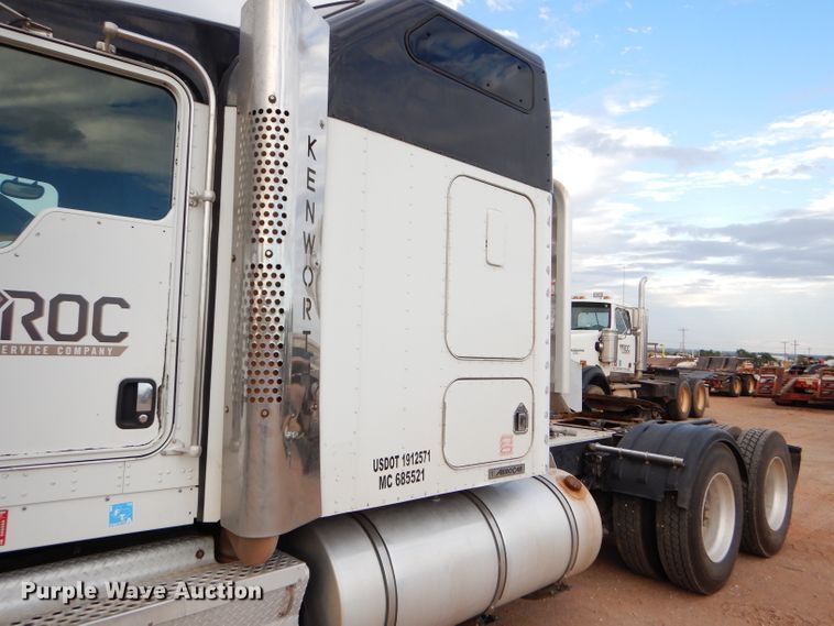 image for item DG0224 2008 Kenworth W900 semi truck