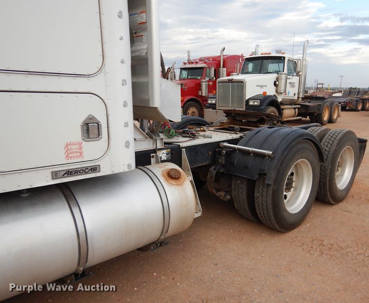 image for item DG0224 2008 Kenworth W900 semi truck