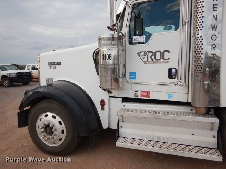 image for item DG0224 2008 Kenworth W900 semi truck