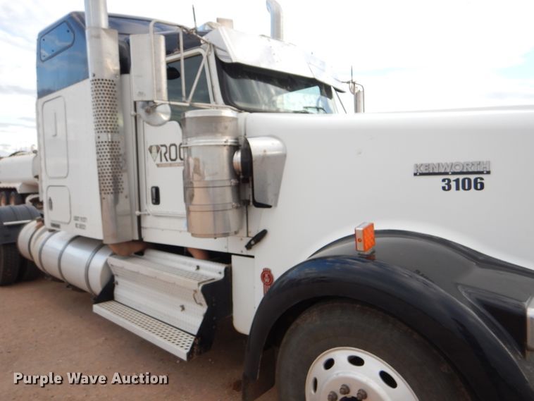 image for item DG0224 2008 Kenworth W900 semi truck