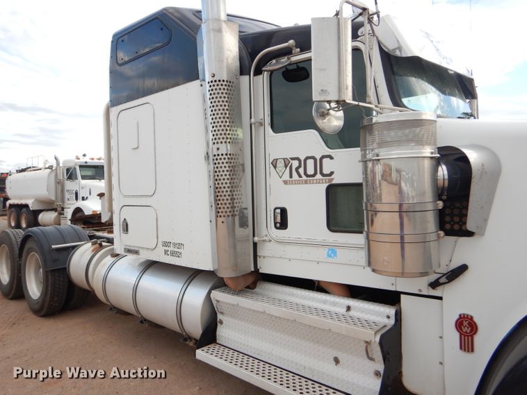 image for item DG0224 2008 Kenworth W900 semi truck