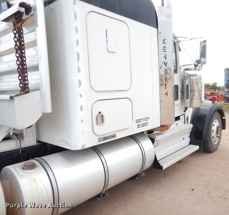 image for item DG0224 2008 Kenworth W900 semi truck