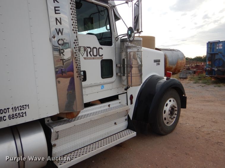 image for item DG0224 2008 Kenworth W900 semi truck