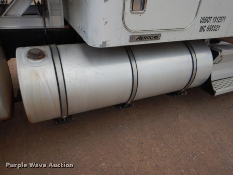 image for item DG0224 2008 Kenworth W900 semi truck