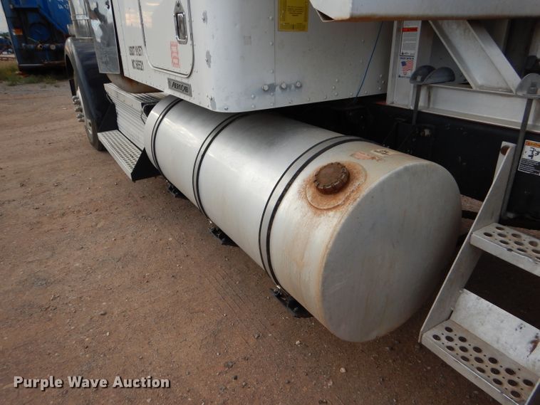 image for item DG0224 2008 Kenworth W900 semi truck