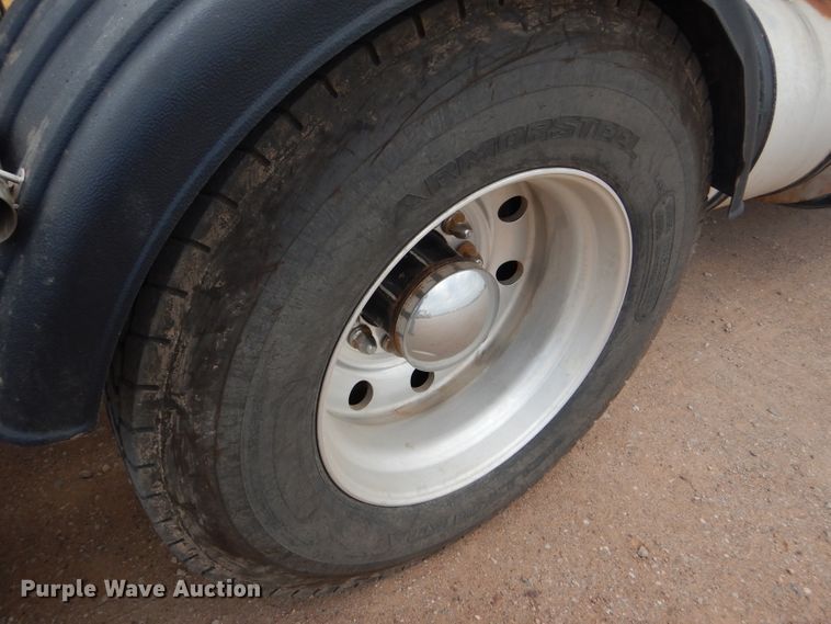 image for item DG0224 2008 Kenworth W900 semi truck