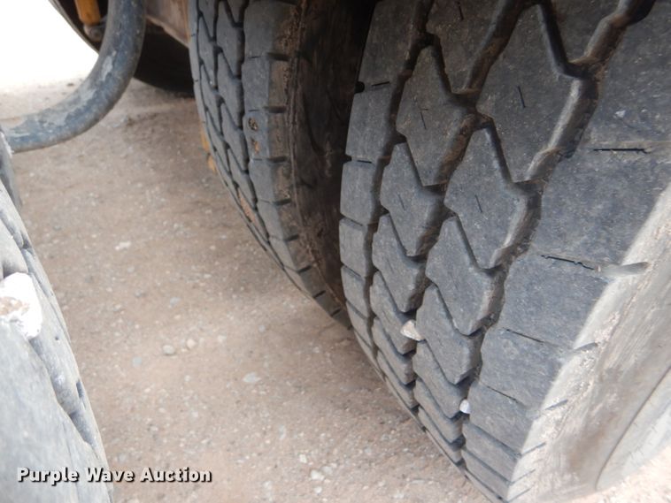 image for item DG0224 2008 Kenworth W900 semi truck