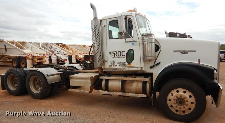 image for item DG0226 2010 Western Star 4900FA semi truck