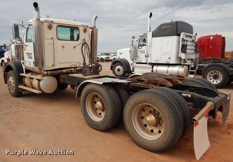 image for item DG0226 2010 Western Star 4900FA semi truck