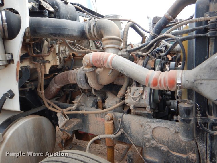 image for item DG0226 2010 Western Star 4900FA semi truck