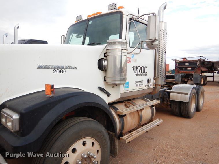 image for item DG0226 2010 Western Star 4900FA semi truck