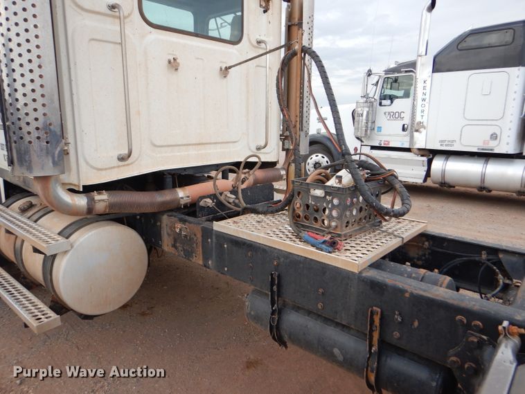 image for item DG0226 2010 Western Star 4900FA semi truck