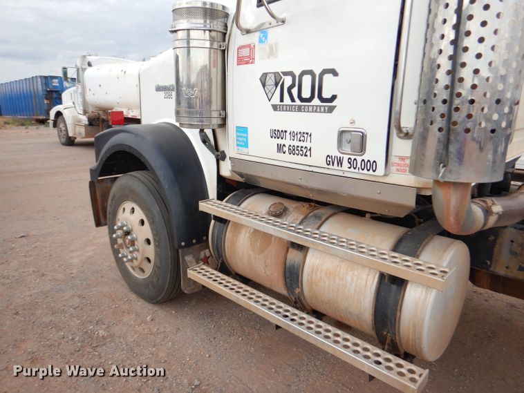 image for item DG0226 2010 Western Star 4900FA semi truck