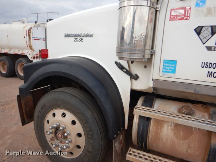 image for item DG0226 2010 Western Star 4900FA semi truck