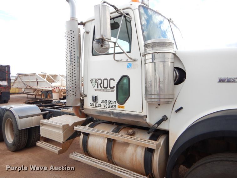 image for item DG0226 2010 Western Star 4900FA semi truck