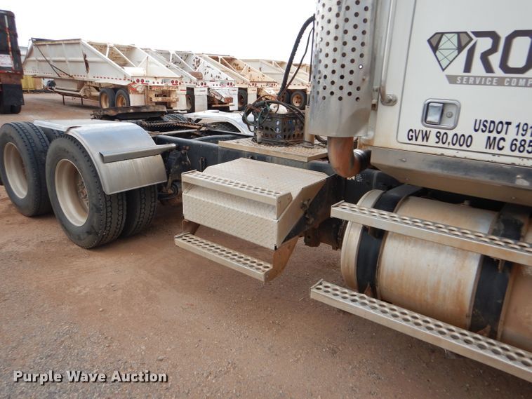 image for item DG0226 2010 Western Star 4900FA semi truck