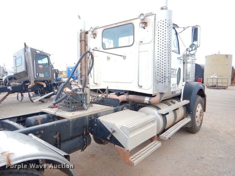 image for item DG0226 2010 Western Star 4900FA semi truck