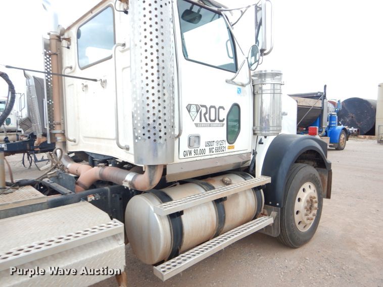 image for item DG0226 2010 Western Star 4900FA semi truck