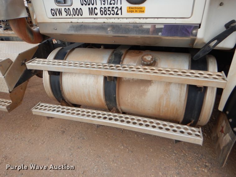 image for item DG0226 2010 Western Star 4900FA semi truck