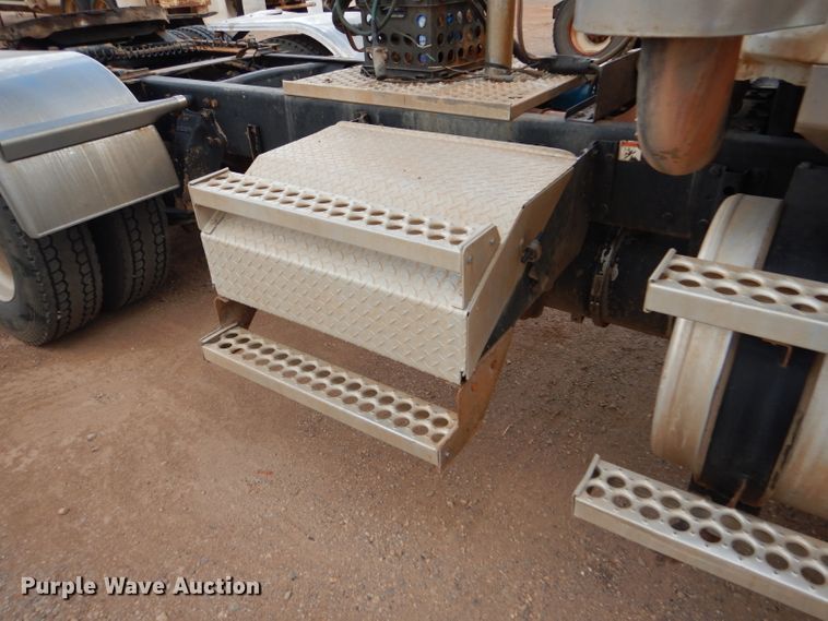 image for item DG0226 2010 Western Star 4900FA semi truck