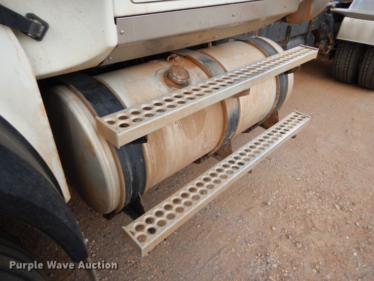 image for item DG0226 2010 Western Star 4900FA semi truck