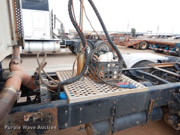 image for item DG0226 2010 Western Star 4900FA semi truck