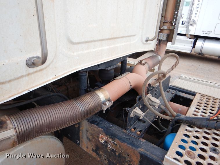 image for item DG0226 2010 Western Star 4900FA semi truck