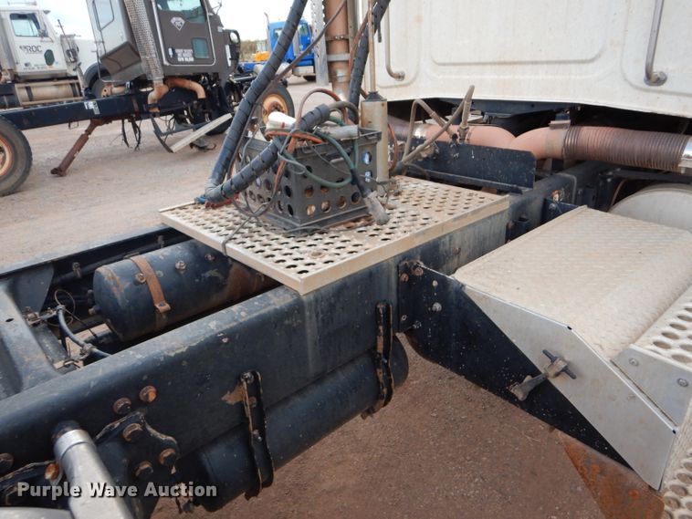 image for item DG0226 2010 Western Star 4900FA semi truck