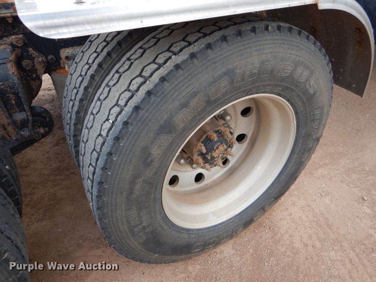 image for item DG0226 2010 Western Star 4900FA semi truck