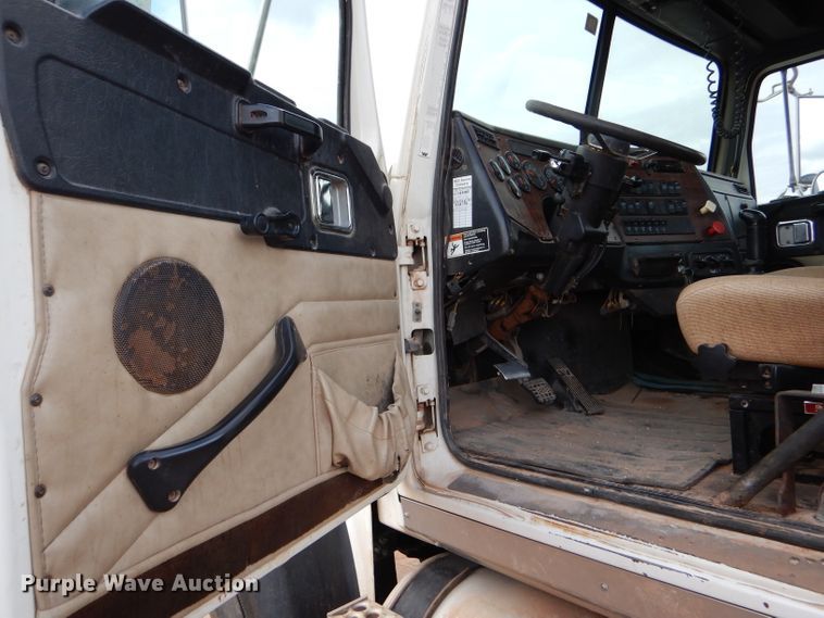 image for item DG0226 2010 Western Star 4900FA semi truck