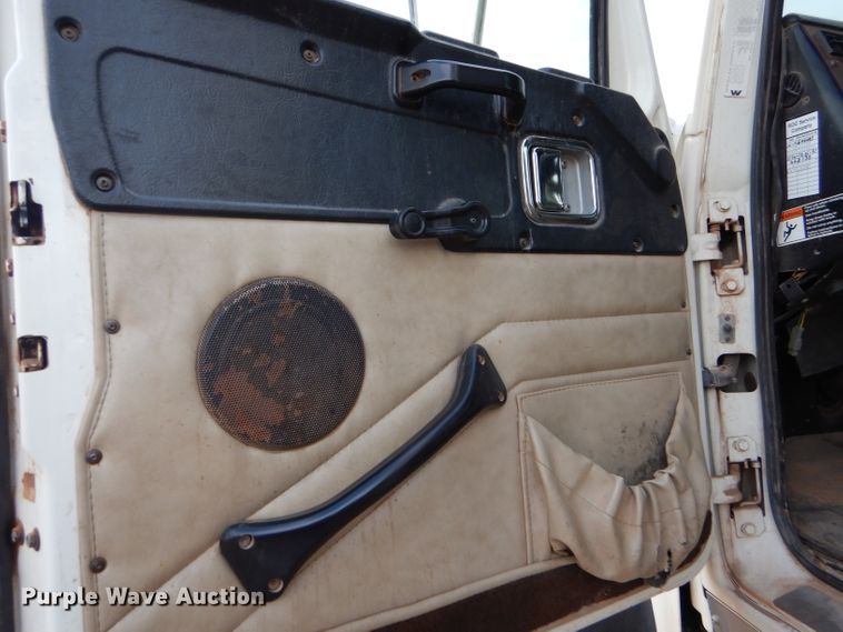 image for item DG0226 2010 Western Star 4900FA semi truck