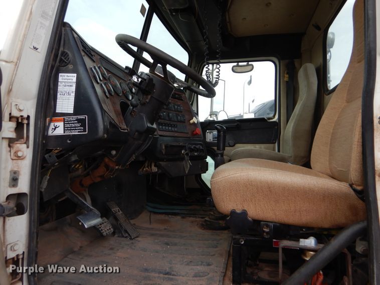 image for item DG0226 2010 Western Star 4900FA semi truck