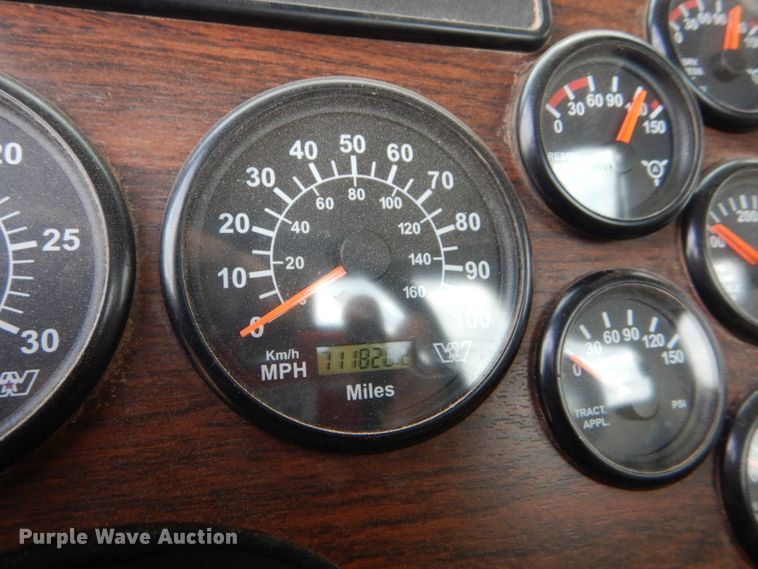 image for item DG0226 2010 Western Star 4900FA semi truck