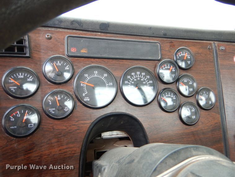 image for item DG0226 2010 Western Star 4900FA semi truck