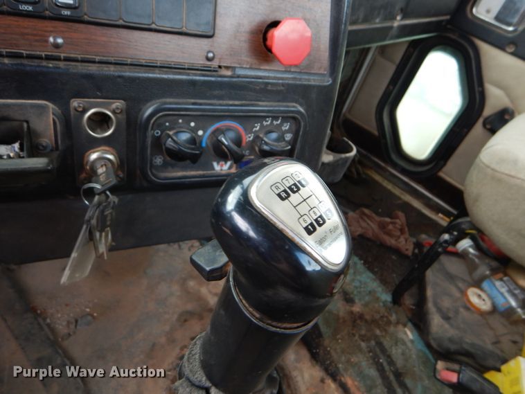 image for item DG0226 2010 Western Star 4900FA semi truck