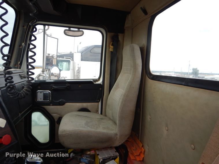 image for item DG0226 2010 Western Star 4900FA semi truck