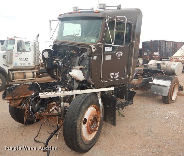 image for item DG0228 2009 Kenworth T800 semi truck