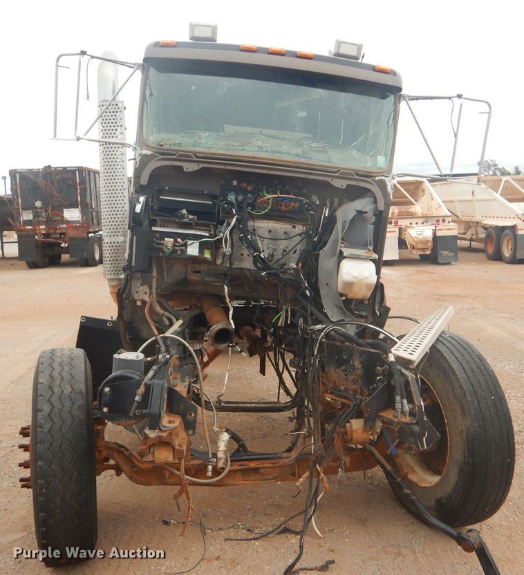 image for item DG0228 2009 Kenworth T800 semi truck