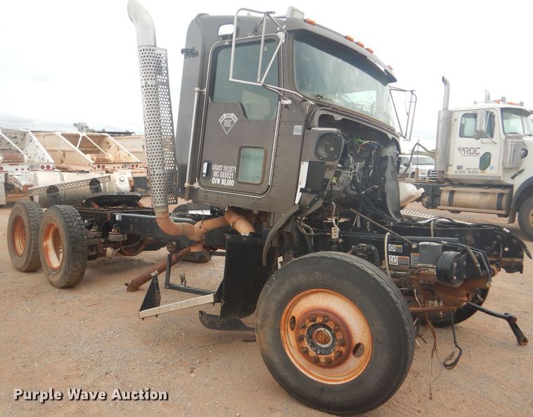 image for item DG0228 2009 Kenworth T800 semi truck